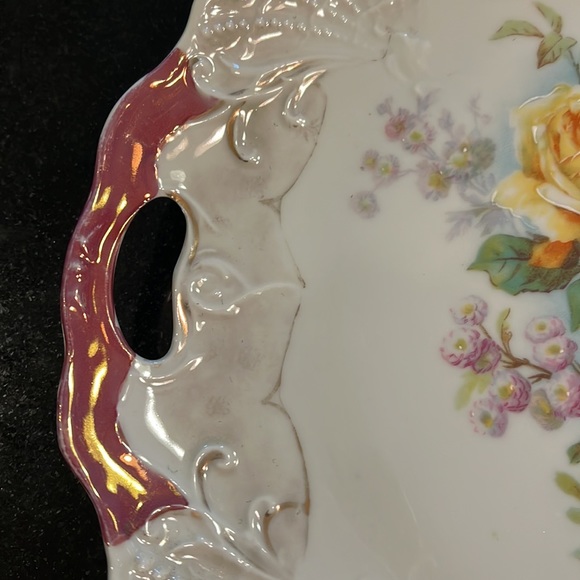 Gorgeous Decorative Plate with Pearl Luster Overlay - Yellow and Lavende… - Picture 3 of 9